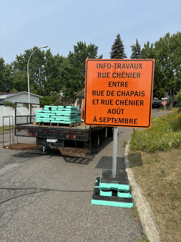 Panneau de signalisation temporaire d'information chantier dans le Grand Montréal, par Laplante Signalisation